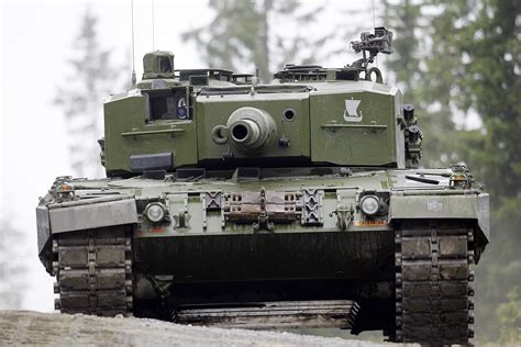 A Norwegian Leopard 2A4 tank in a training area outside Rena ...