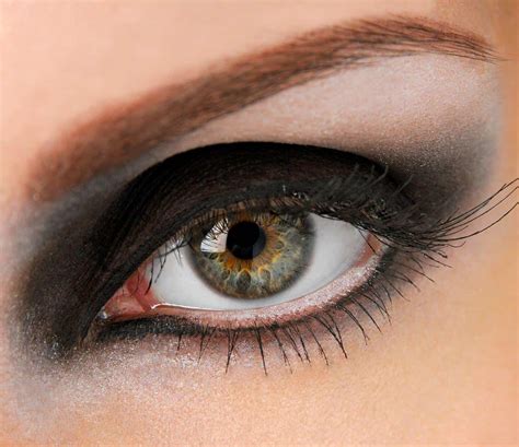 13 Easy Makeup Tricks for Making Your Eyes Pop