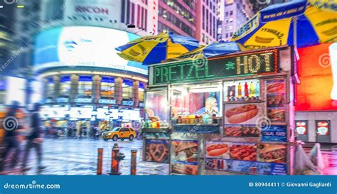 NEW YORK CITY - JUNE 2013: Street Food Vendor in Times Square at ...