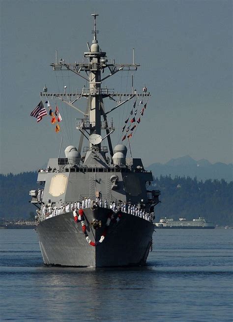 HeraldNet.com - Everett welcomes home crew of USS Momsen (photos) | Us ...