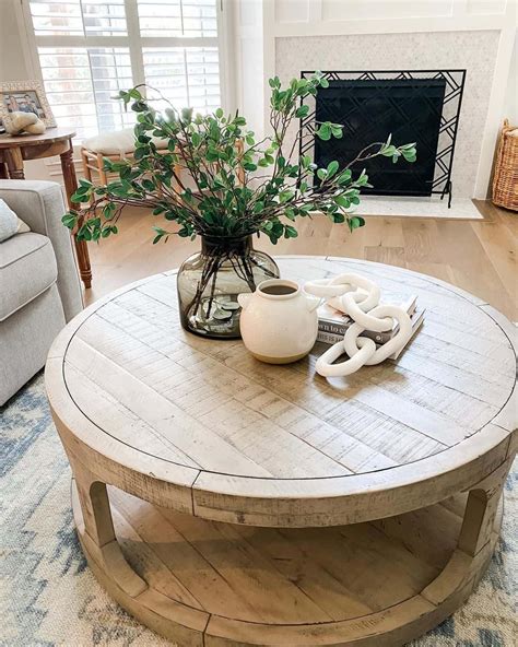 35 Wow-Worthy Examples of Round Coffee Table Décor