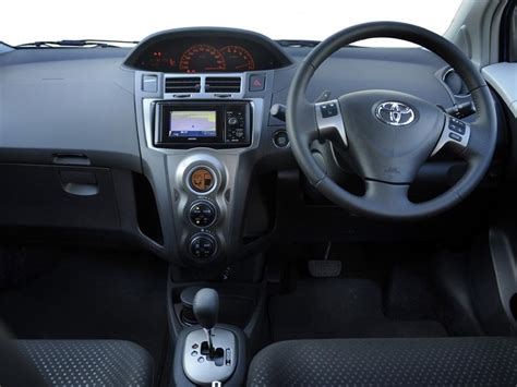 Toyota yaris 2010 interior photos