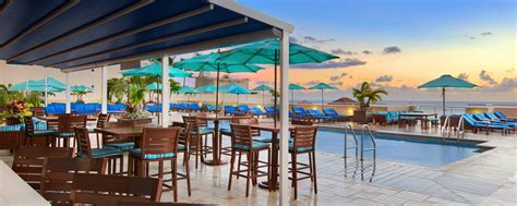 Pool Bar Fort Lauderdale - Poolside Dining | Marriott's BeachPlace Towers