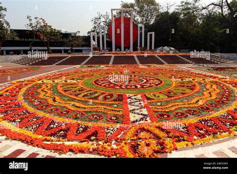 Central shahid minar dhaka hi-res stock photography and images - Alamy