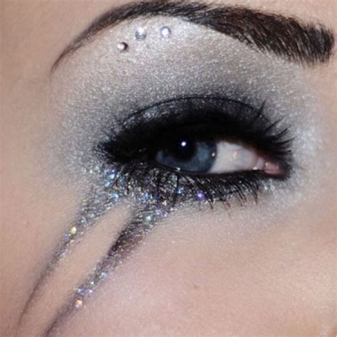 Glitter Tears- Would You Try This Tragically Beautiful New Trend? | BEAUTY