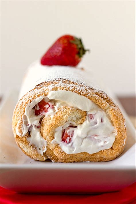 Strawberries and Cream Angel Food Cake Roll recipe | Chefthisup