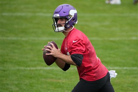 Former Vikings QB Takes Over in Arizona for Week 17