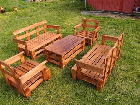 Upcycled Pallet Garden Furniture Set | Pallet Furniture DIY | Arte com ...