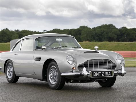 Así es el Aston Martin DB5: el coche de 007 en Goldfinger