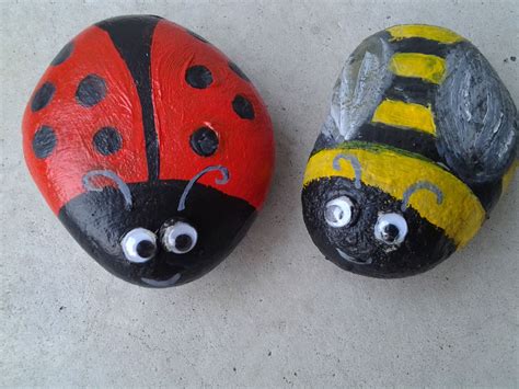 Pet rocks - ladybug and bumble bee Rock Painting Patterns, Rock ...