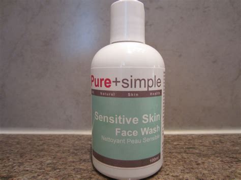 Live It, Love It, Green It: Pure+Simple: Sensitive Skin Face Wash Review