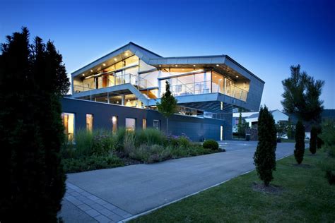 An Engineer's Incredible High-Tech Dream Home