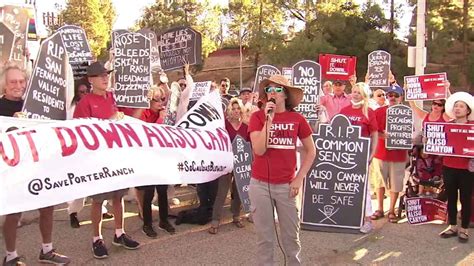 Porter Ranch protesters demand complete closure of Aliso Canyon ...