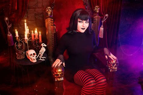 Mavis // Hotel Transylvania cosplay by MysteriaCosplay on DeviantArt