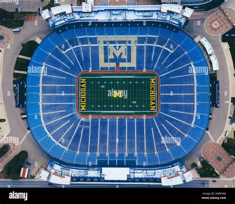 Aerial michigan football stadium hi-res stock photography and images ...