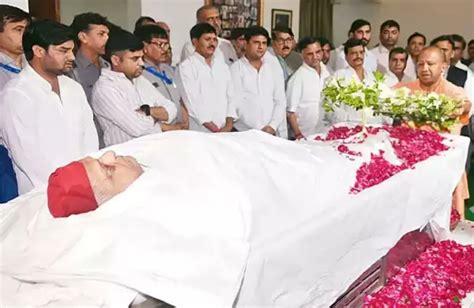 Last rites of Mulayam Singh Yadav in his ancestral village Saifai today