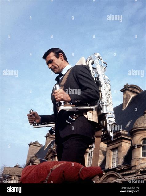 Thunderball sean connery 1965 hi-res stock photography and images - Alamy