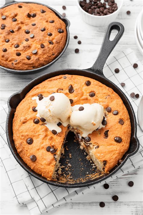 30 Best Cast Iron Skillet Desserts - Insanely Good