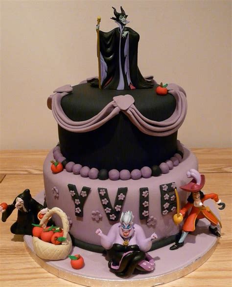 How much do you love this Disney villains cake from Let Them Eat Cake ...