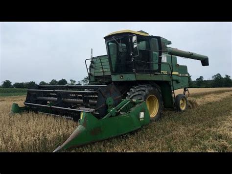 John Deere 7720 Turbo Combine - Harvesting Oats - YouTube