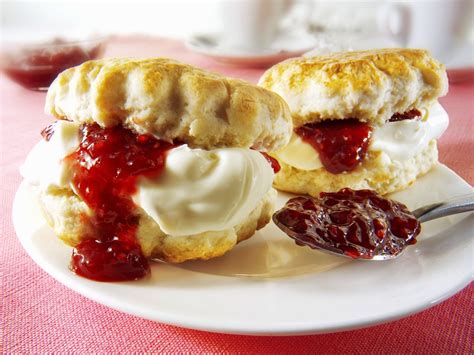 Scones com Compota e Clotted Cream | Socilink