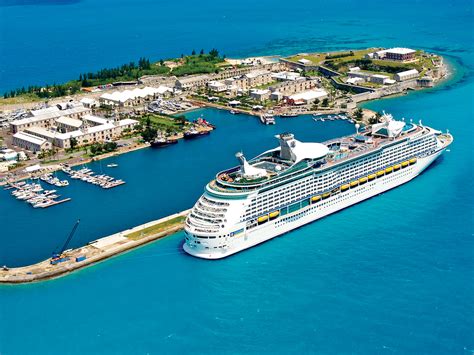 BERMUDA SAYS NO TO UN-VACCINATED CRUISES