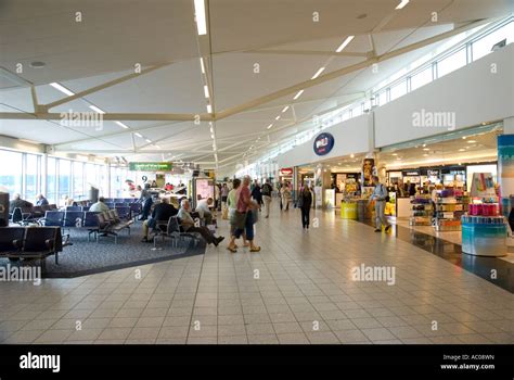 Departures Edinburgh Airport UK the main departure lounge Stock Photo ...