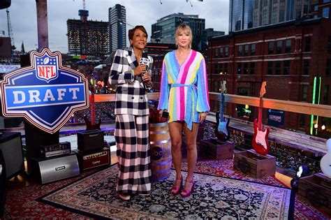 Taylor Swift at NFL Draft in Nashville 04/25/2019 • CelebMafia