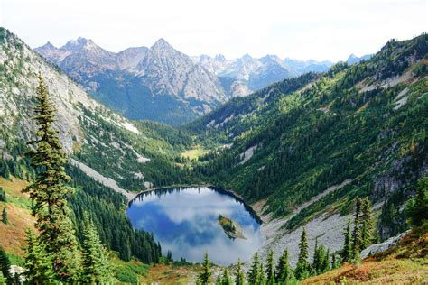 15 EPIC Hikes in North Cascades National Park (+1 to Skip!)