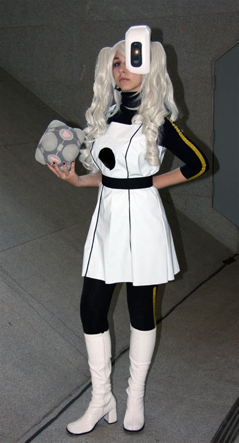 GLaDOS Cosplay - Neatorama