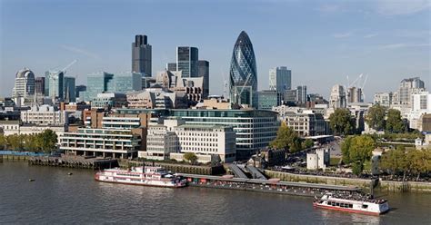 800px-City_of_London_skyline_from_London_City_Hall_-_Oct_2008 - Londontopia