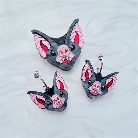 Vampire bat earrings | CHERRYLOCO