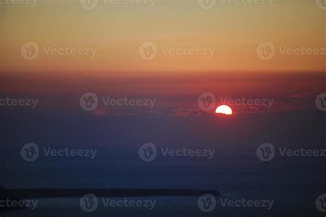 Famous sunset above Caldera view over sea in Santorini Island 17754847 ...