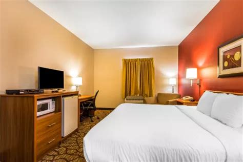 Quality Inn & Suites Chesterfield Village - Springfield, MO Hotel