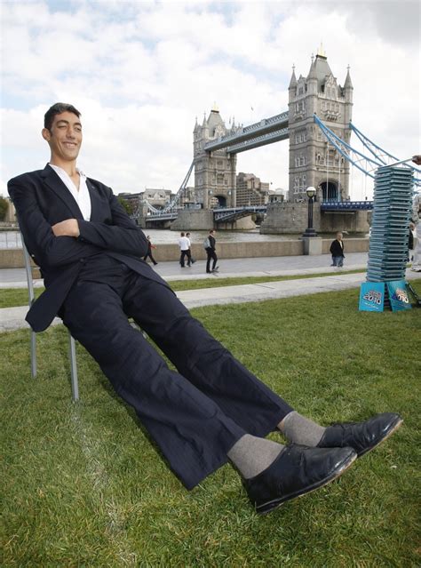 World Biggest Tallest Man