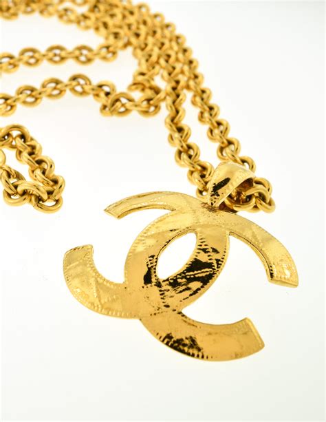 Chanel Vintage Gold Quilted CC Logo Pendant Necklace – Amarcord Vintage ...