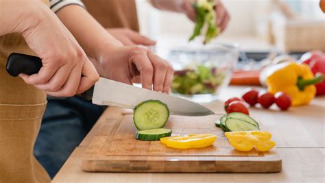 What You Should Do With Your Cutting Board Before Using A Knife