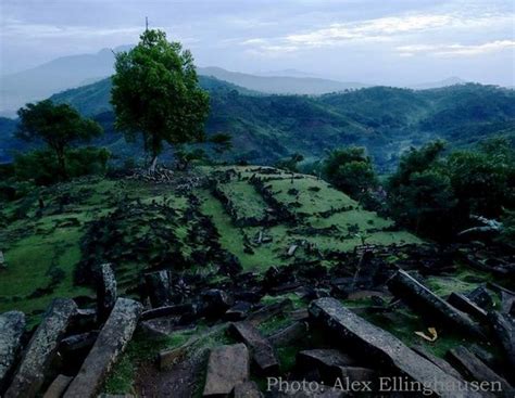 Gunung Padang - Remarkable Megalithic Site In Indonesia | Ancient Pages