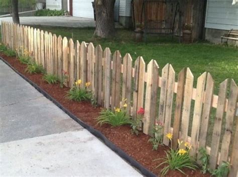 22 Wonderful Pallet Fence Ideas for Backyard Garden