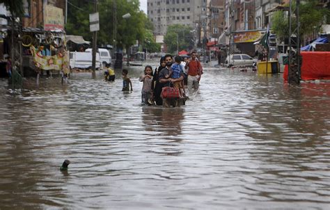 3 days of rains in Pakistan kill 90, disrupt life in Karachi