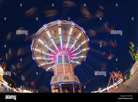 People enjoying rides at the North Carolina State Fair Stock Photo - Alamy