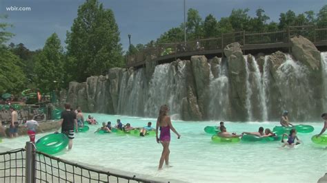 Guests make a splash as Dollywood Splash Country opens for summer fun ...