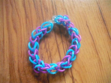 How to Make Rubber Band Bracelets - Without the Loom! | FeltMagnet