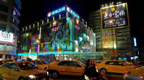 Ximending Night Market (西門町) - Youth Culture and Fashion in Taipei, Taiwan