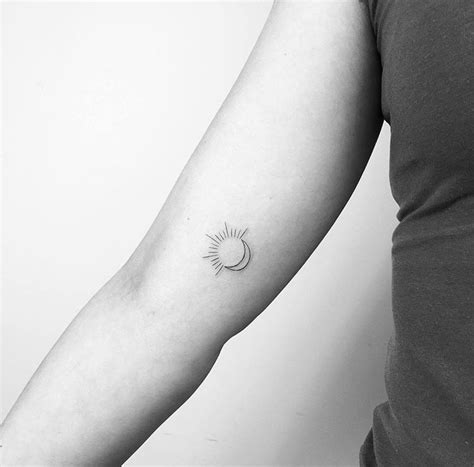 Sun and moon tattoo | Tatouage pour femmes, Tatouages minimalistes ...