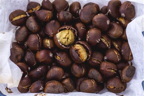 Baked chestnuts - Italian recipes by GialloZafferano