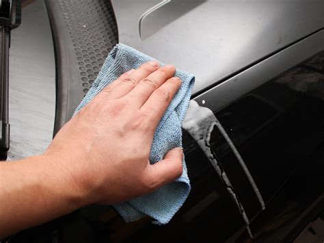 4 Ways to Remove Egg Stains from Car Paint - wikiHow