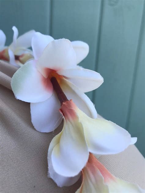 Silk or Fabric Plumeria Frangipani Lei. 2 Colors Flowers. | Etsy