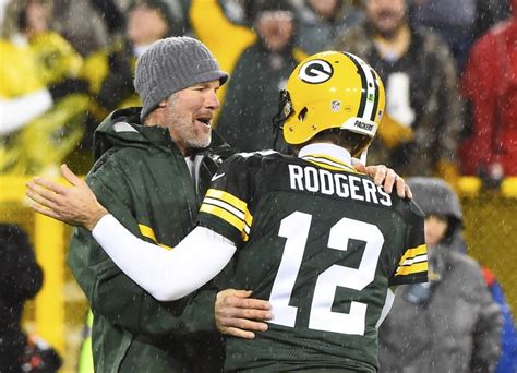 Packers: Aaron Rodgers vs. Brett Favre Comparison