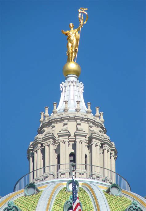 Pennsylvania State Capitol Building, Harrisburg. The 14-ft gilded ...